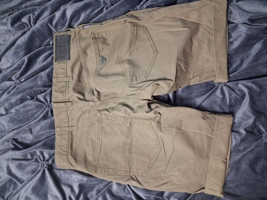 Vand pantaloni Armani jeans