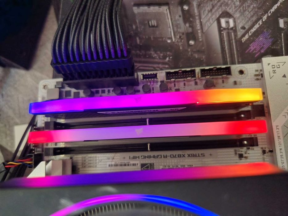 Asus ROG Strix X870-A Gaming Wi-Fi + AMD Ryzen 9 9950X3D 16C/32T (4.3GHz / 5.7GHz Boost, 144MB AM5