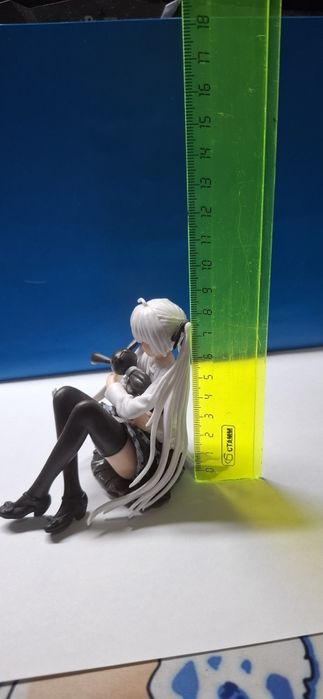 Аниме девушка с кроликом,фигурка