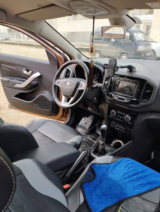 Lada X Ray Cross Luxe Prestige