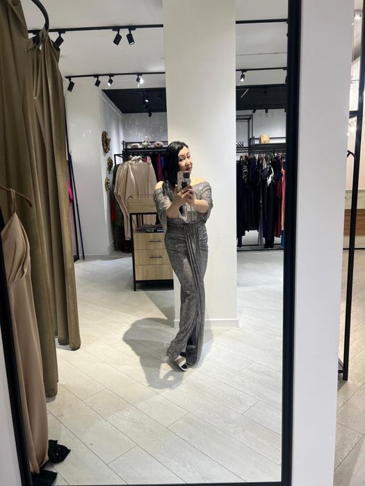 Платье серебристое Нарядное