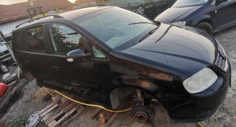 VW TUARAN 1.9  дизел 105 коня  запазена само на части