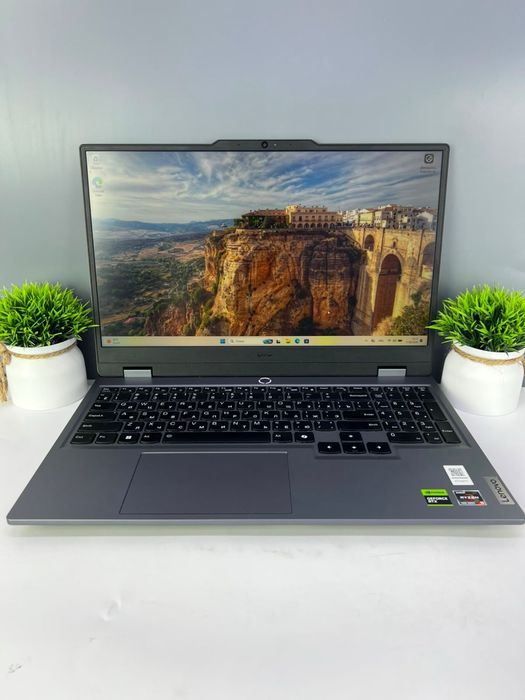 Продам в идеале Игравой мощный ноутбук Lenovo LOQ