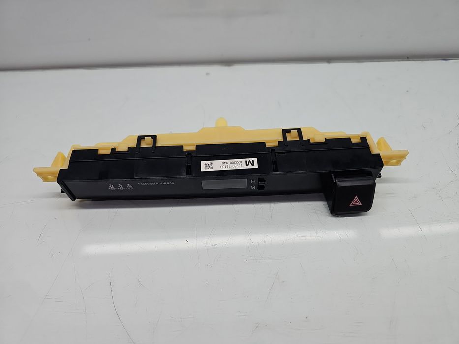 Buton avarii Toyota Rav 4 IV (ZSA4, ALA4) [Fabr 2013-2018] 83950-42100