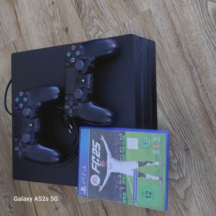 PS4 Pro 1 TB с два контролера