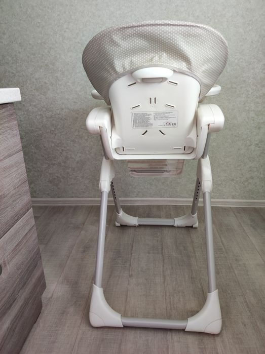 Продаю стульчик для кормления Joie