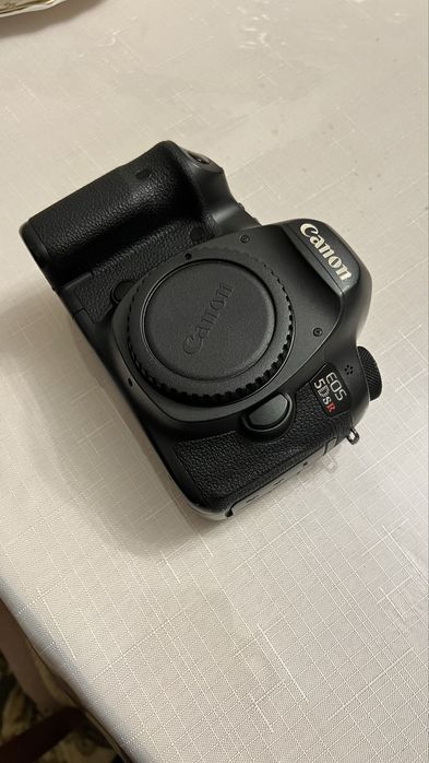 Продаю профессиональную камеру Canon 5DsR