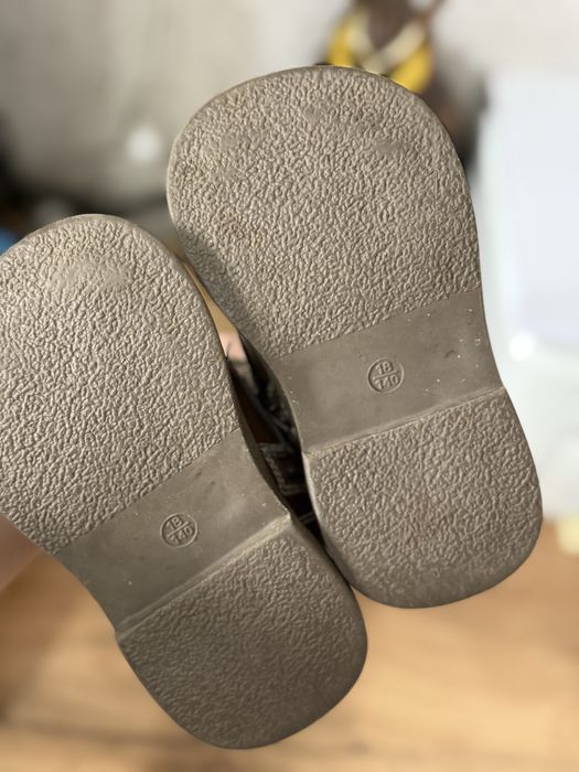 Продам детскую обувь