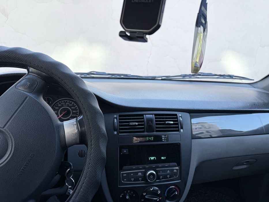 Автомашина (автомобил) сотилади.