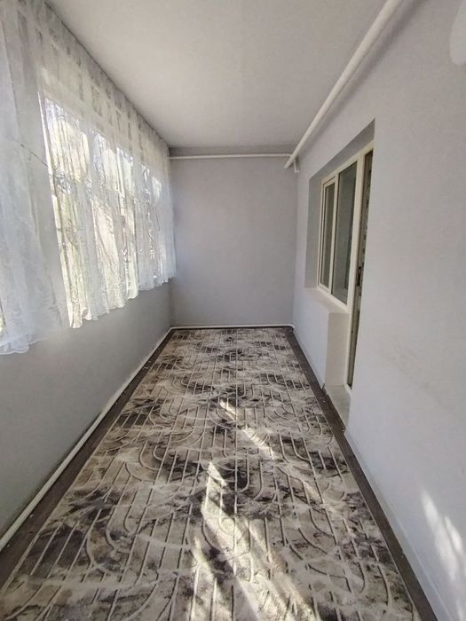 Продаётся 2-комнатная в кирпичном доме