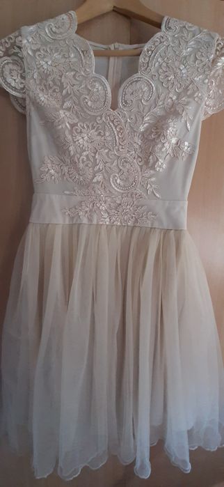 Rochie marimea 38,(este 36) noua cu eticheta cu dantela si tull .