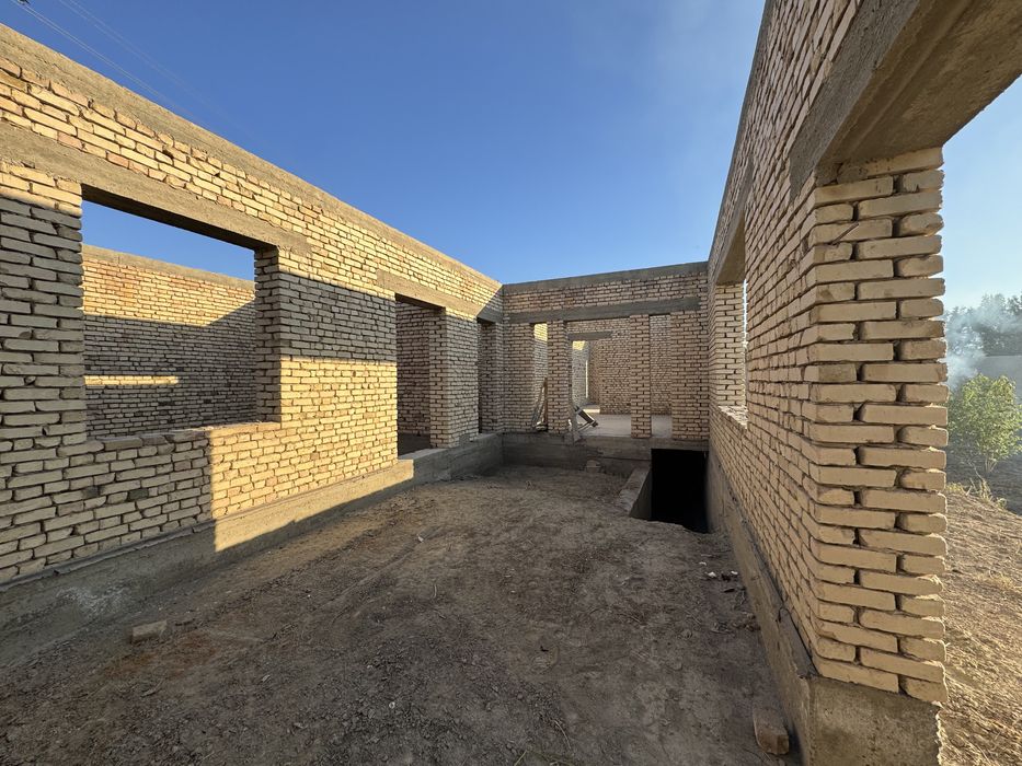 Qurilishi tugallanmagan hovli sotiladi