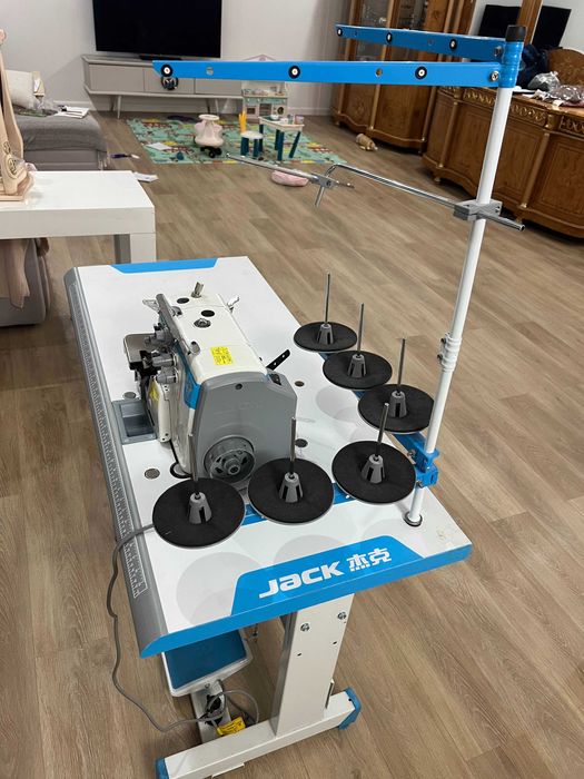 Промышленный 4-ниточный оверлок Jack E4S (как новый)