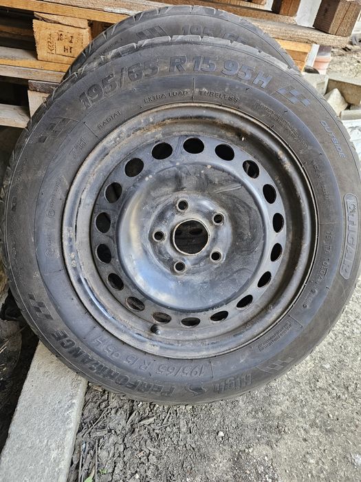 4бр Летни гуми 195 65 15 с джанти за VW 5 112x 15 пелфектни