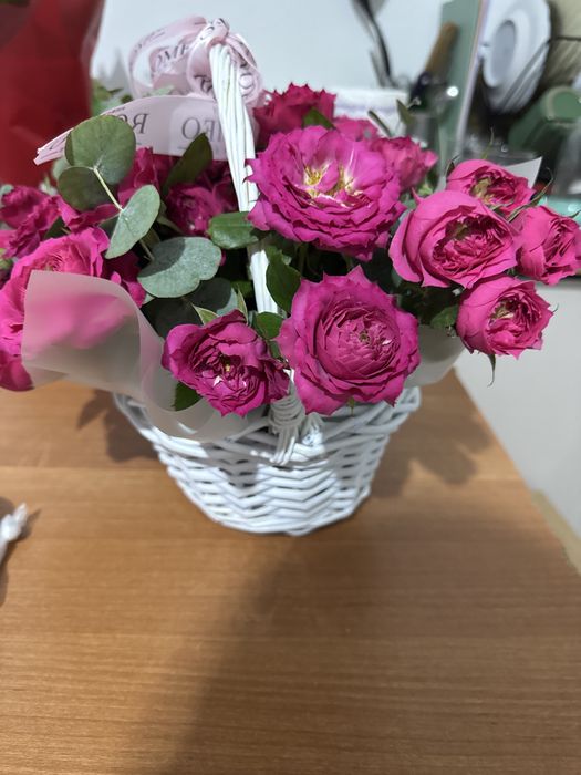 Цветы в корзине