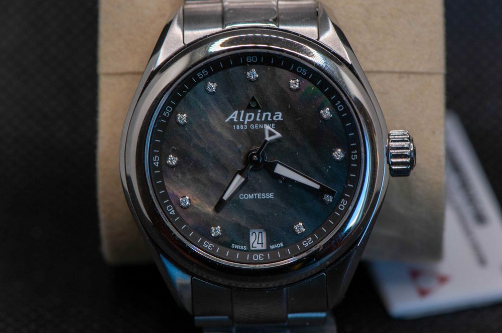 Швейцарски дамски часовник с диаманти - Alpina Comtesse