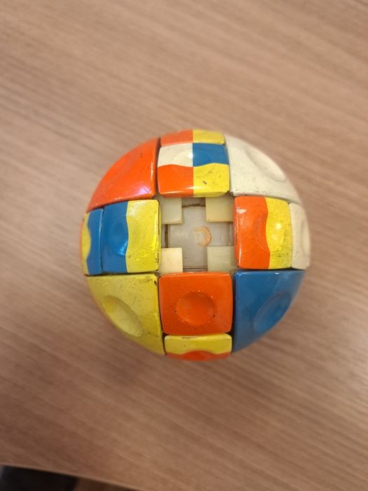Cub rubik rotund