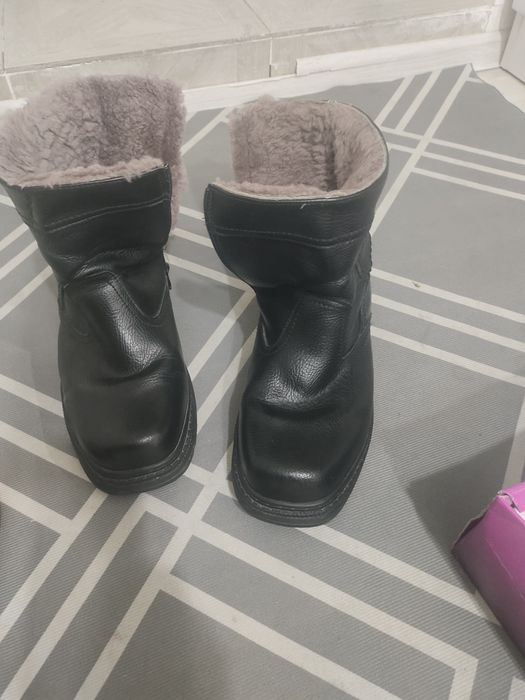 Қысқы етік сатылады.