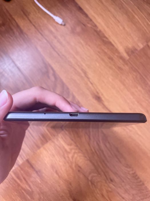Таблет Lenovo Tab M8 (8 инча) – Метален корпус, Dolby Audio, отлично състояние