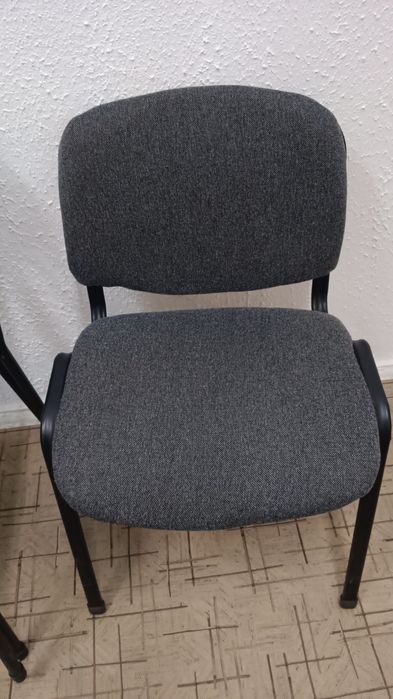 Продам письменный стол и 6 стульев.