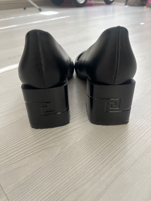 Дамски обувки с нисък ток