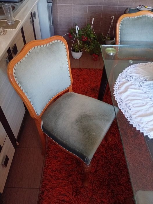 Scaune aduse Germania