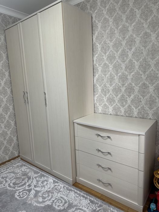 Продается шкаф с комодом