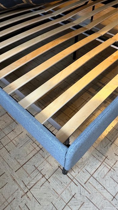 Кровать с матрасом