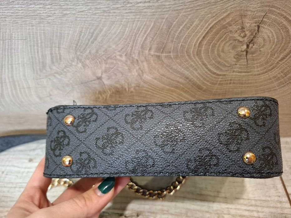 Дамска чанта Guess