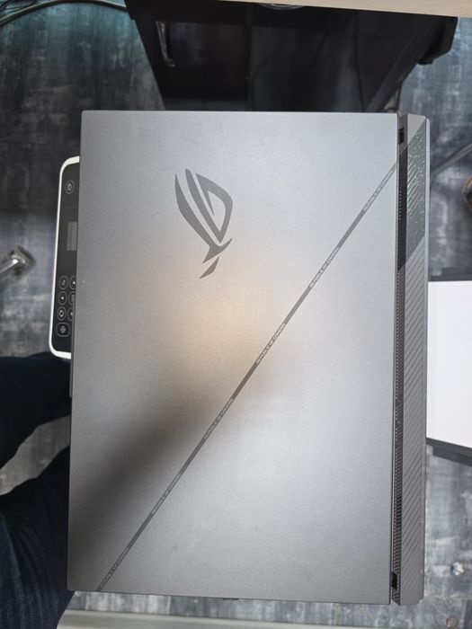 Asus Rog Strix G814
