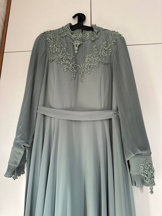 Ona bola oqshom libosi