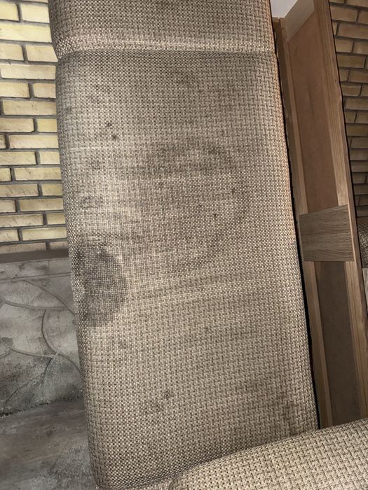 Продается диван в неплохом состоянии