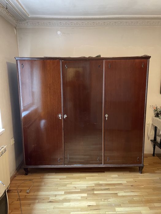 Pat Masa Comoda Vitrina