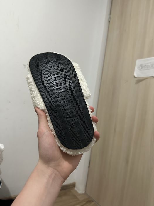 Balenciaga slides fur white