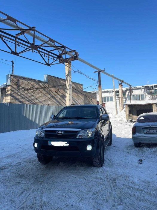 Тоета Fortuner 2006 г 2.7