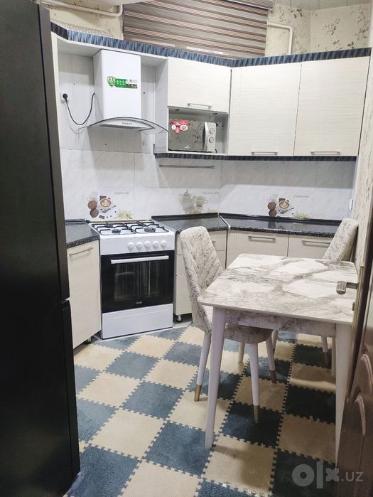 Продам 2 комнатную квартиру. БОЛЬШАЯ .Сергели-6а Первый этаж. 68 кв м