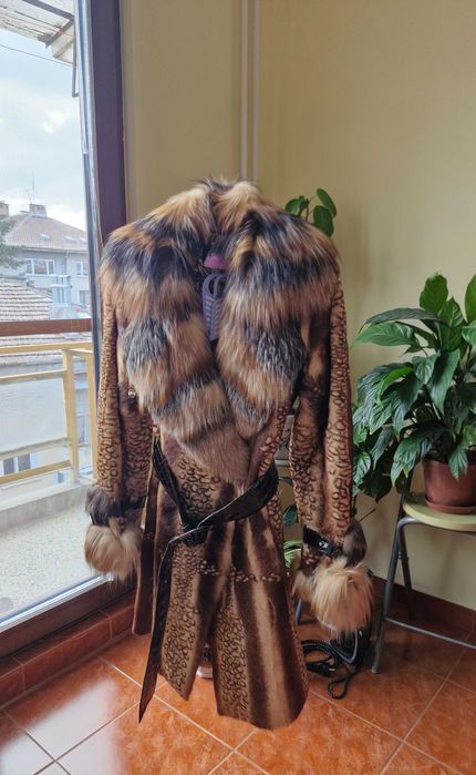 Палто от Лисица Със Колан