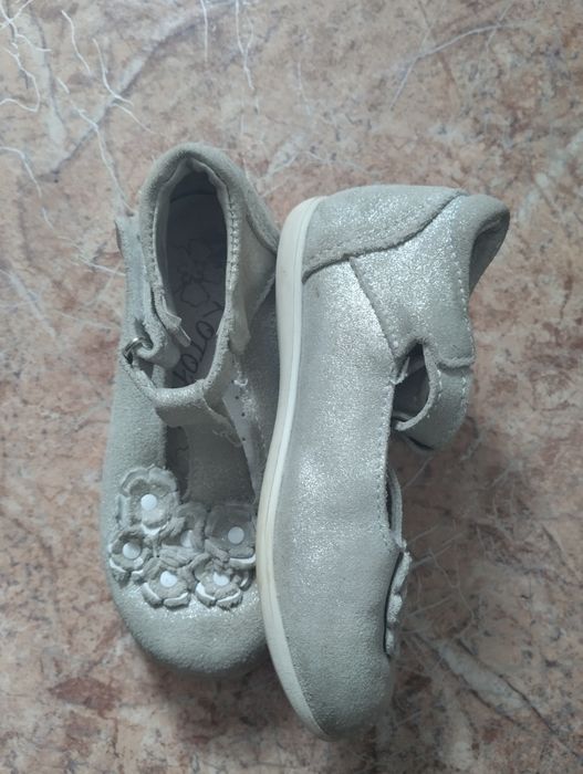 Сандалии на девочку 24 размер