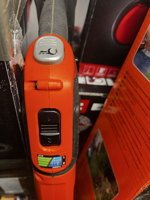 Trimmer de tuns gazon/iarba pe acumulator Black & Decker STC1840EPC, 18 V, latime taiere 30 cm, diametru fir 1.6 mm, tehnologie PowerCommand