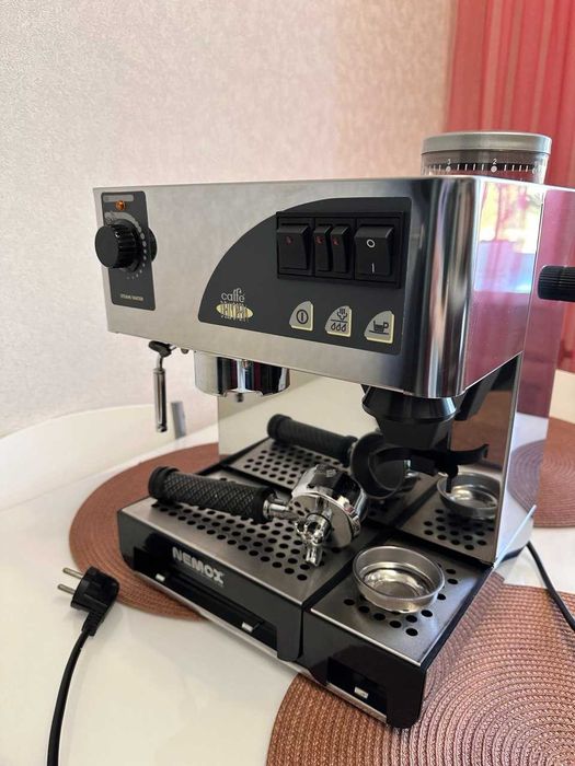 Продается профессиональная кофемашина Nemox Caffe DELL' OPERA