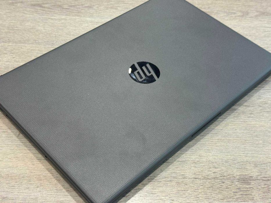 Лаптоп HP 250 G10 i3 Intel UHD Graphics