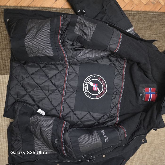 Продавам ЗИМНО NORD POLAR EXPEDITION яке ПАРКА не промукаемо