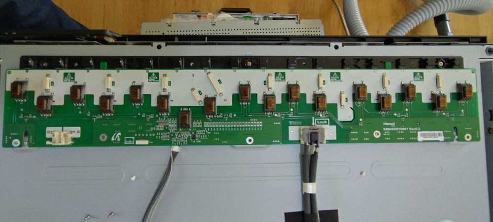 SONY KDL46W5500  Спукан дисплей на части