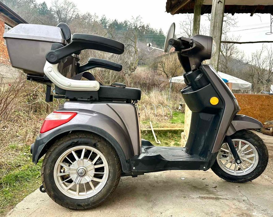 Електрическа триколка за възрастни хора