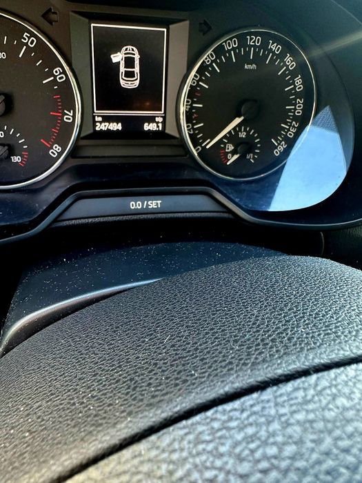 Vând urgent autoturism skoda!!!