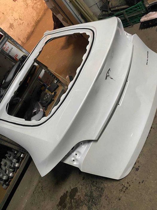 Продавам кузовни части к Tesla капак, броня, фарове, калници, стъкла