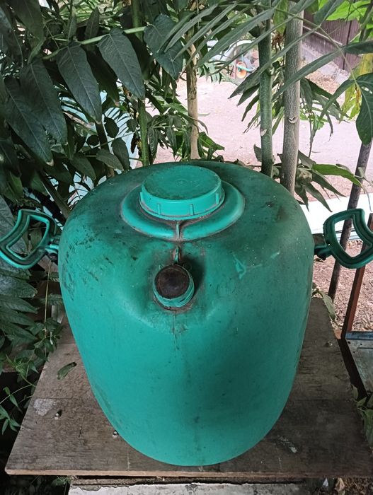 Продается пищевой бидон 40л,за 6000т