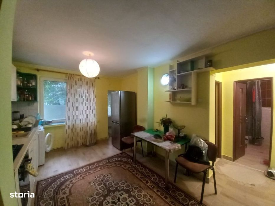 Apartament 3 camere, 64 mp, zona Sasar