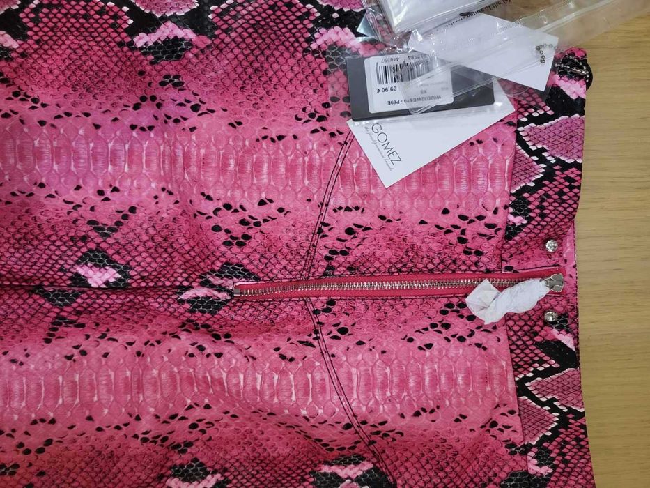 Нова пола на Guess