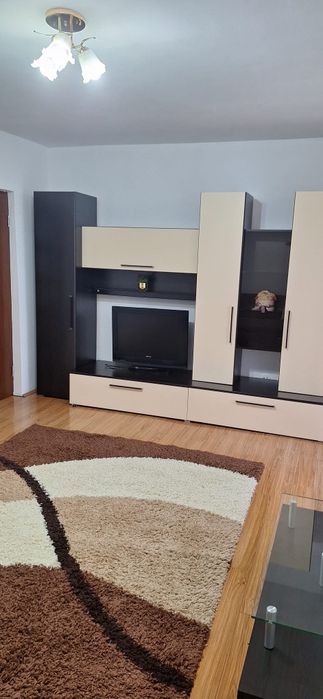 Apartament de închiriat cu două camere, confort 1. Apartament de află în cartierul Tudor ( Corina)